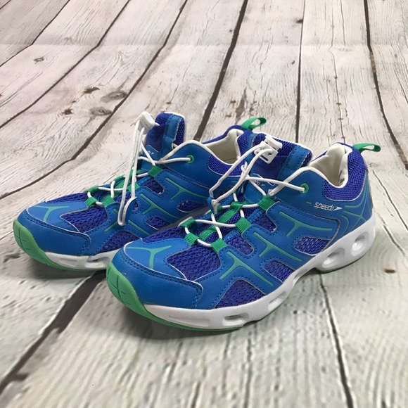 womens size 9 water shoes